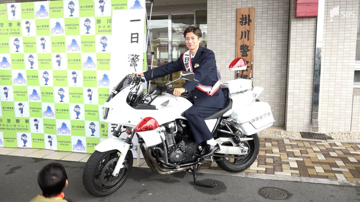 ジュビロ磐田・藤原選手が一日署長=静岡・掛川市