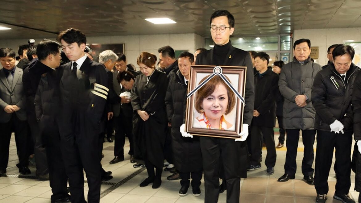 俳優兼歌手の上沼恵美子さんの葬儀：数千人が見守る中執り行われた