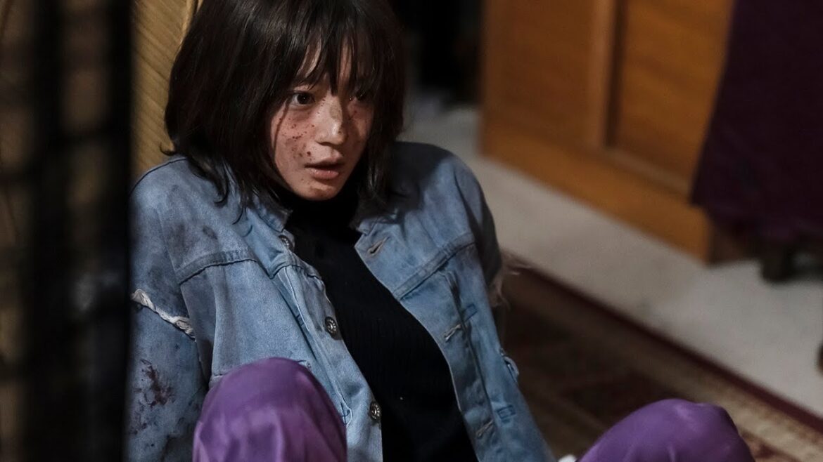 萩原みのり、恐怖の悲鳴をあげ尻もち そこには一体何が… 映画「N号棟」本編映像 萩原みのり、恐怖の悲鳴をあげ尻もち そこには一体何が… 映画「N号棟」本編映像