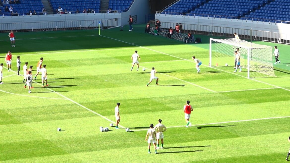 青森山田《 試合前練習 パス~シュート 》プレミアリーグ ファイナル｜青森山田高校(EAST王者) 2 - 1 サンフレッチェ広島F.Cユース(WEST王者) 2023年12月10日(日) サッカー