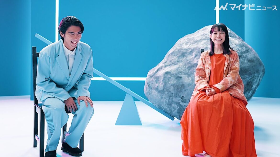 奈緒、「M-1は毎年見ている」好きな芸人は？賀来賢人と“芸能界あるある”で盛り上がる　レバレジーズ 新CM＆インタビュー映像公開