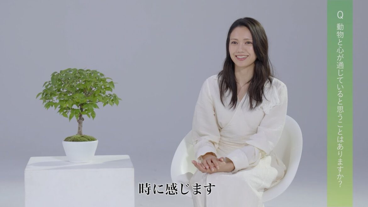 二階堂ふみ、動物と“心”は「通じているんだろうに全然聞いてくれない」　白ワンピ姿で鳥やテントウムシと戯れる　東急不動産環境先進CM「緑をつなげよう」篇