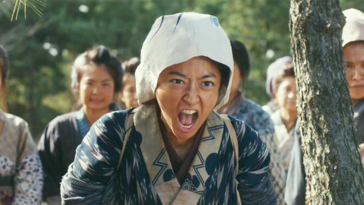 井上真央、大絶叫＆疾走！　あまりの迫力に慌てふためく業者たち　映画「大コメ騒動」本編映像＆メーキング映像