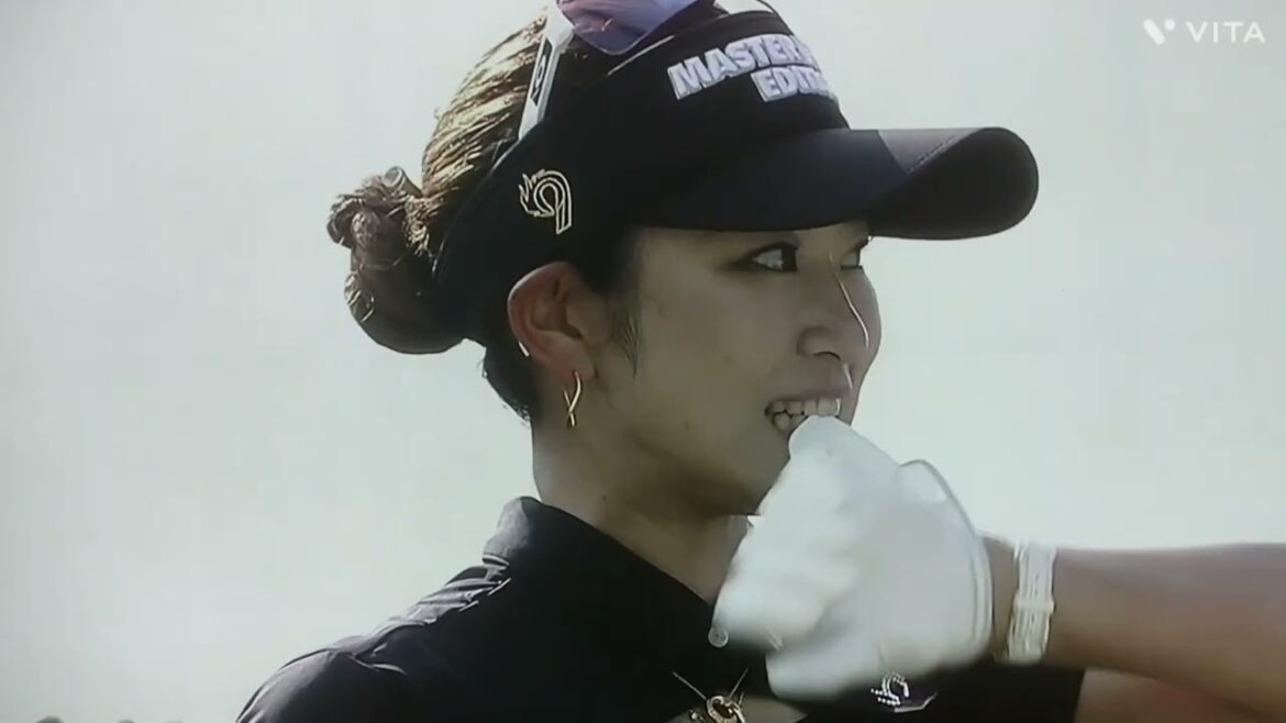 原 英莉花プロ❤️キャディーさん突然のハグに戸惑ってる☺️