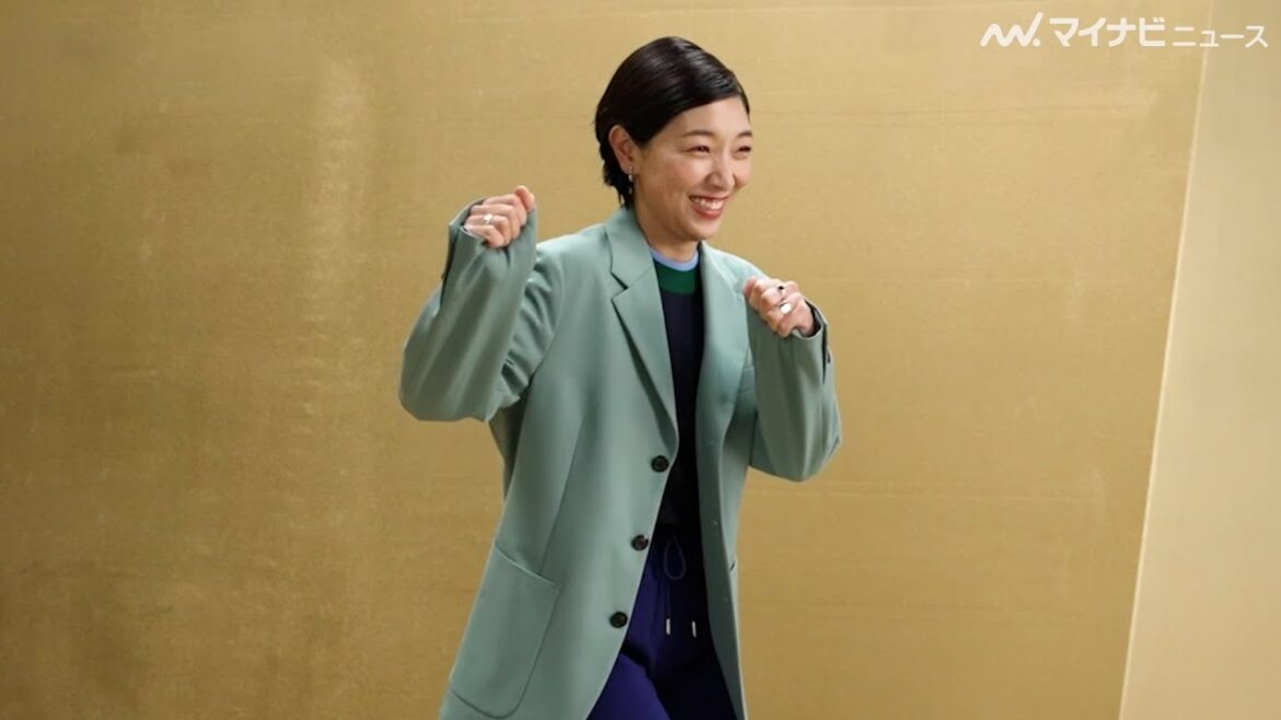 安藤サクラ、独特なポーズで場を盛り上げる！和気藹々な撮影の裏側　「マイナビスカウティング」新CM＆メイキング映像公開