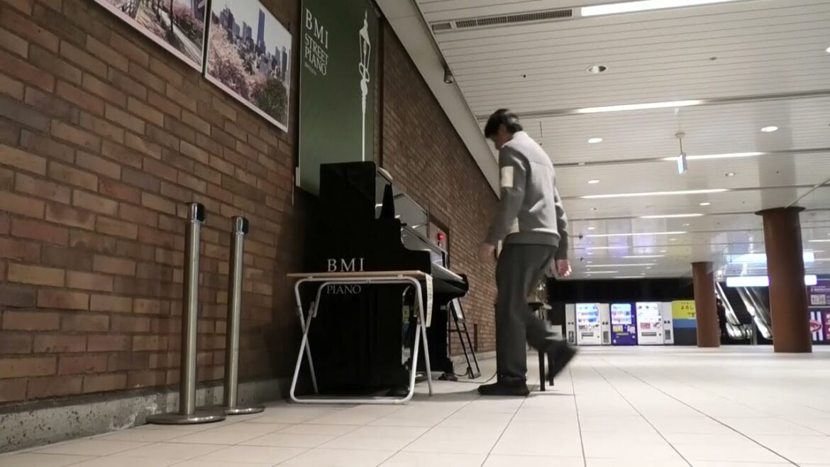 １．その場で作曲！　２．リフレインが叫んでる（松任谷由実）の変奏付きアレンジ　by　ピアノ即興詩人かわせひろし♪　2024/1/14　馬車道駅BMIストリート・ピアノにて
