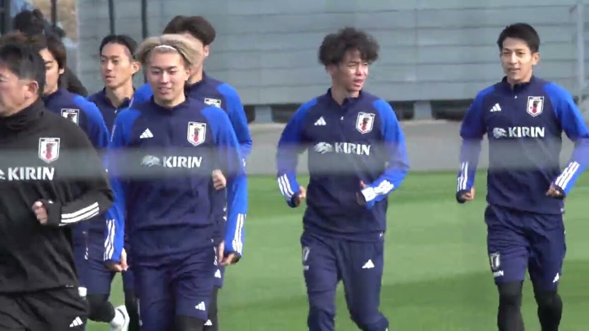 SAMURAI BLUEの練習がスタート！ランニング〜ボール回し！内田篤人コーチ＆中村憲剛コーチの存在感がすごいです！初招集の伊藤涼太郎選手は溶け込めるのでしょうか？