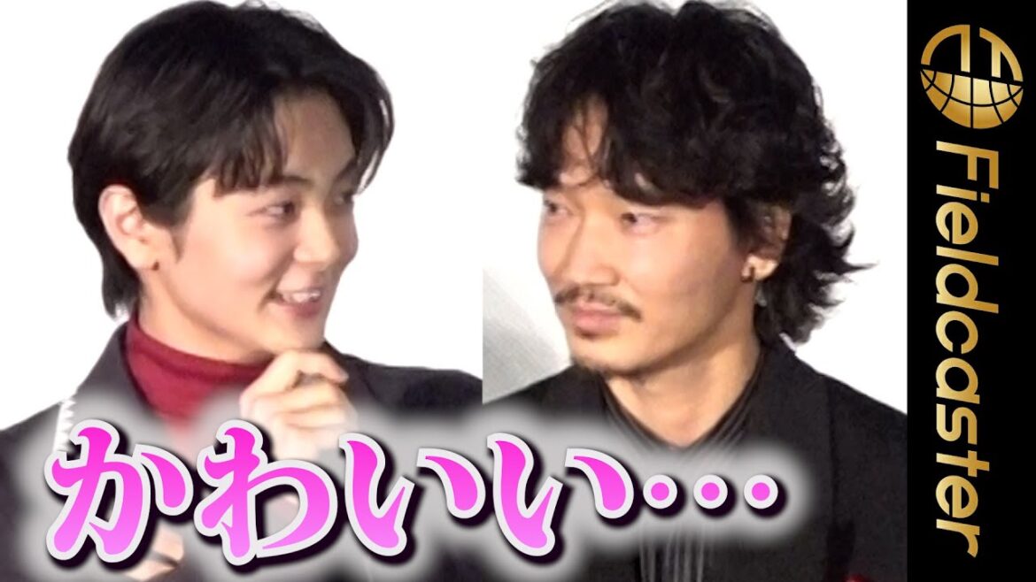 ＜フル＞見つめ合う綾野剛と齋藤潤　「かわいい」とポロリ　映画『カラオケに行こ！』舞台挨拶