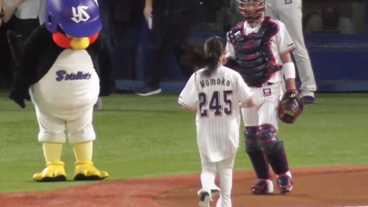 女優・田辺桃子さんの始球式！ワンバウンド投球にも温かい拍手に包まれる！2023年9月13日