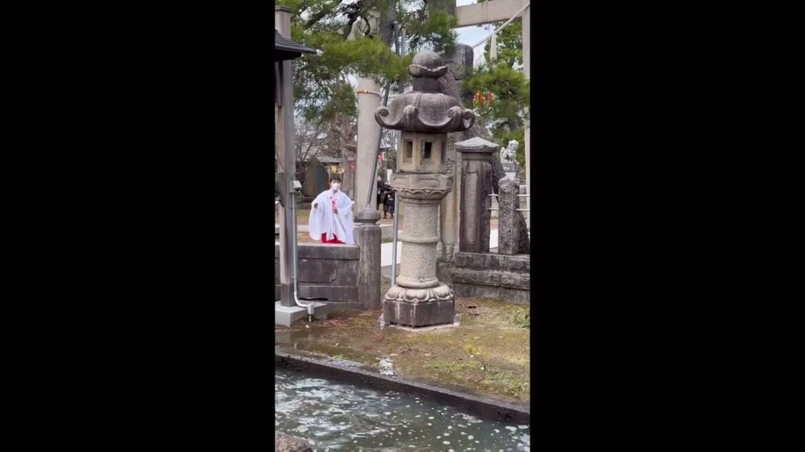 【能登半島地震で石灯籠が倒壊】震源から100km以上も離れた新潟県三条市の八幡宮