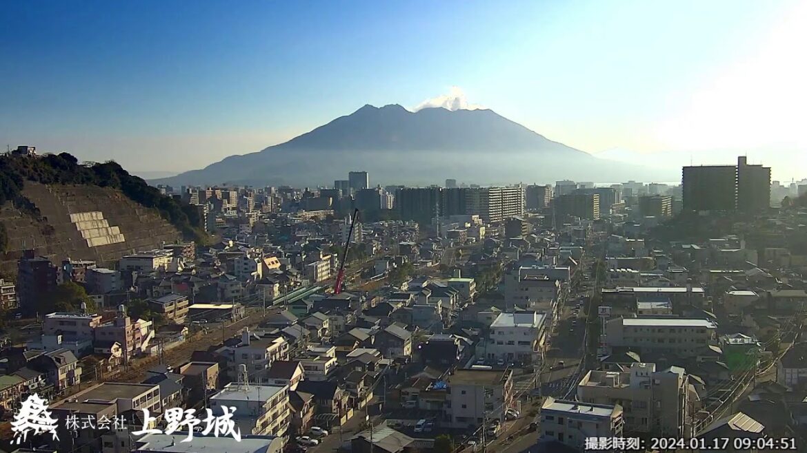【LIVE】上野城ライブカメラ 桜島と鹿児島市内  /  Sakurajima and Kagoshima city in Japan.  /  Vulcão com câmera ao vivo