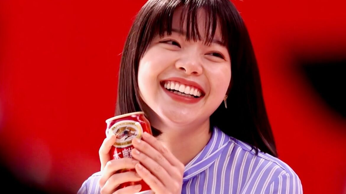 岸井ゆきの、江口洋介と弾ける笑顔で乾杯！ボクシングは継続中／本麒麟CM＋インタビュー