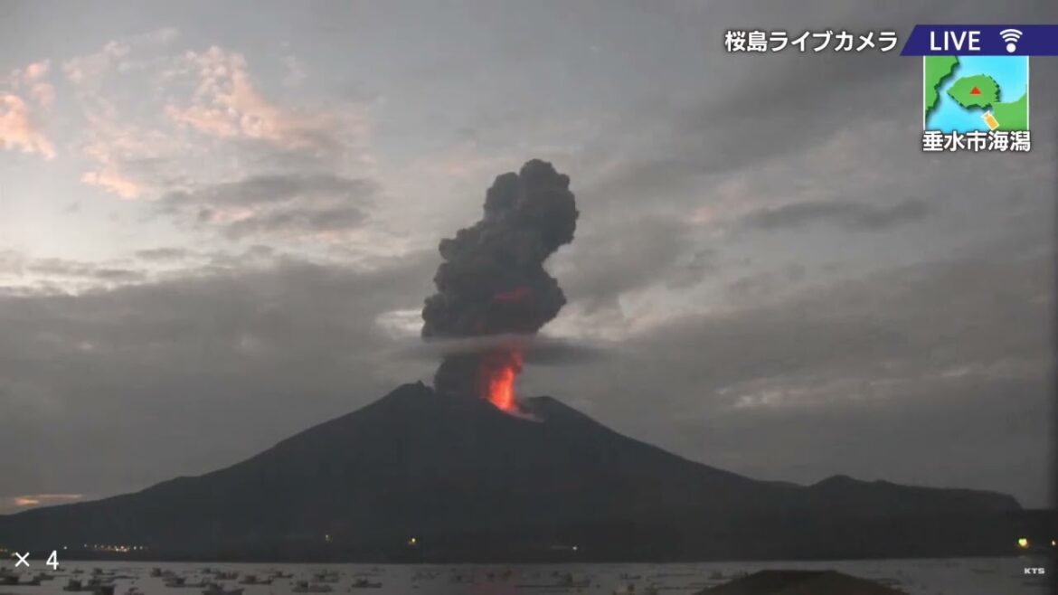 桜島 爆発 2024年02月14日 18時33分 (Sakurajima explosion February 14, 2024 18:33)