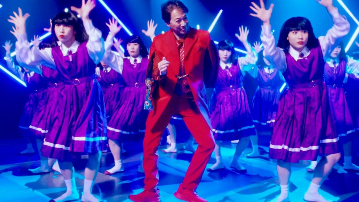 中居正広、アバンギャルディと見事シンクロ！コミカルダンスでキレキレ！ソフトバンクCM＋メイキング