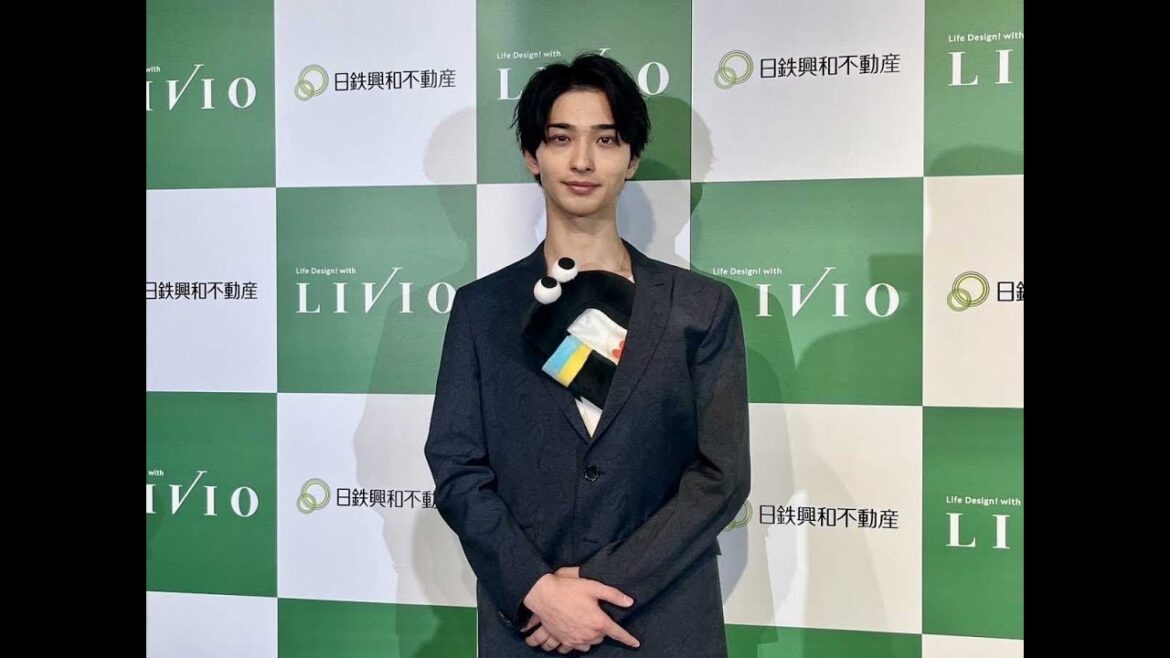 新着- 横浜流星、デイくんが羨ましい？オシャレなペイズリーのセットアップ姿でお茶目っぷりを披露