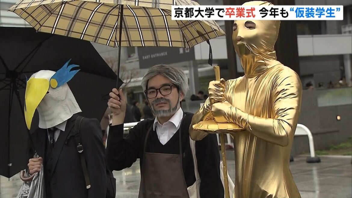 「宮崎駿監督のコスプレです」今年も“仮装”した学生の姿　京都大学で卒業式（2024年3月26日）