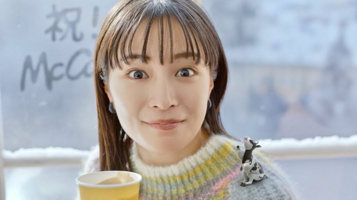 広瀬すず、モ〜たまらん顔！ラテにほっこり／マクドナルドCM