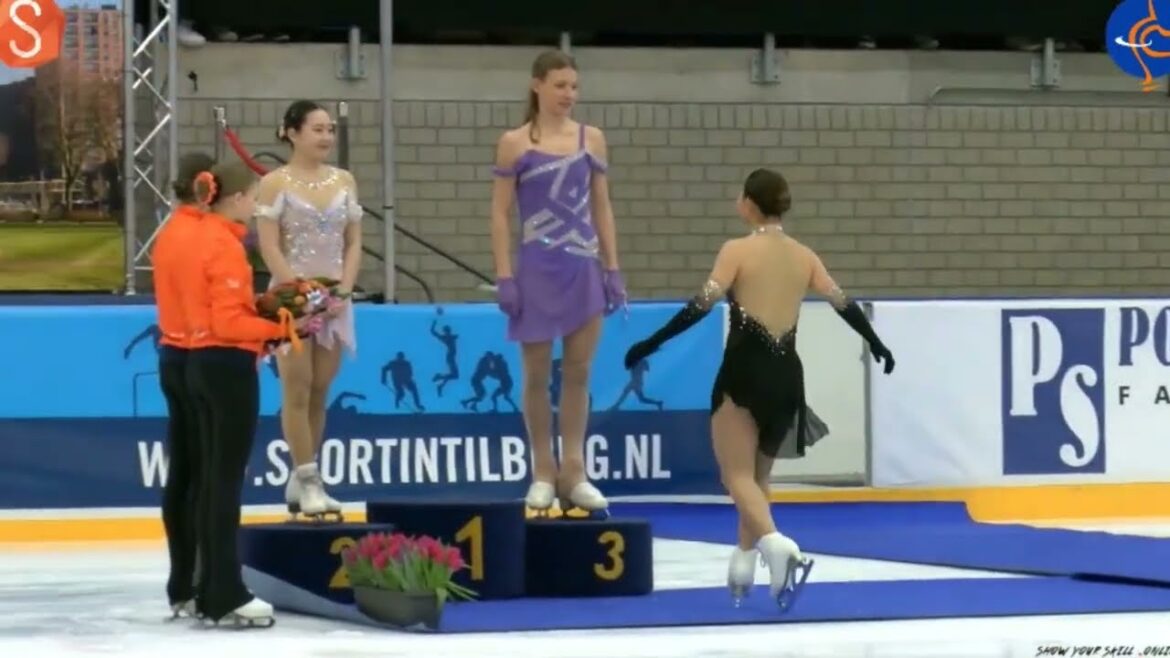 坂本花織１位:青木祐奈２位: チャレンジカップ女子表彰式 Challenge Cup 2024   Victory Ceremony Figure Skating  Women