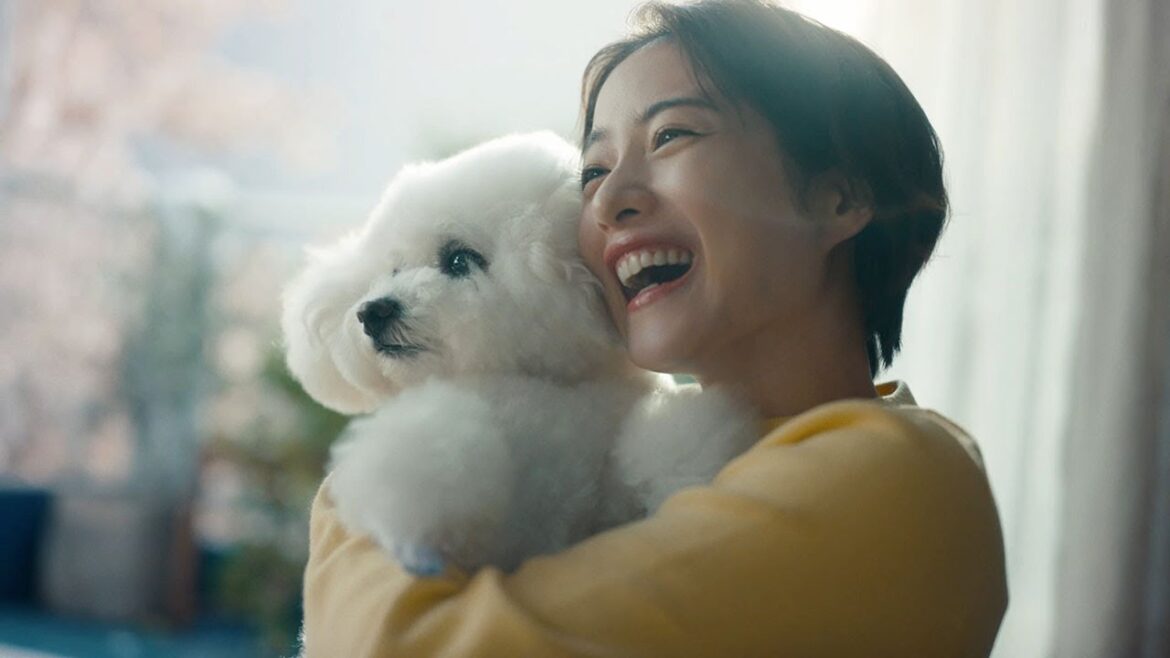 石原さとみ、愛犬にメロメロ　写真映りを巡り友人と駆け引き!?　NTTドコモ新CM「iPhone『うちの子』」編