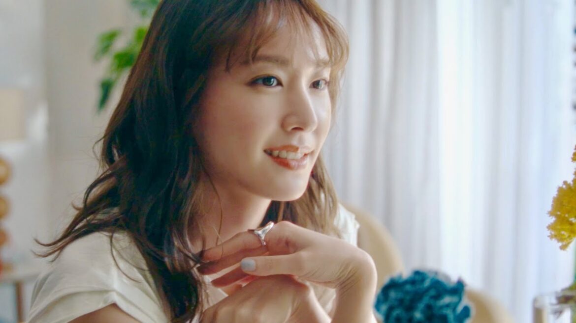 新垣結衣、35歳の今考える私らしさ。年齢と共に変化する肌への向き合い方／コーセー エスプリークCM