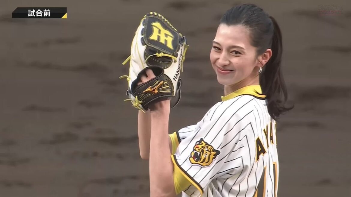 モデル・女優 中条あやみ 始球式 2024/4/11 阪神 vs. 広島 3回戦 ＠甲子園