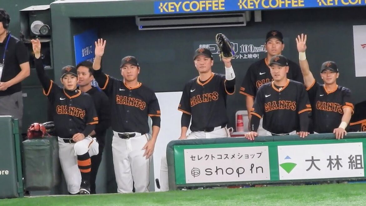 高橋礼、移籍後初安打で坂本勇人が記念ボールをキャッチ 2024.4.14