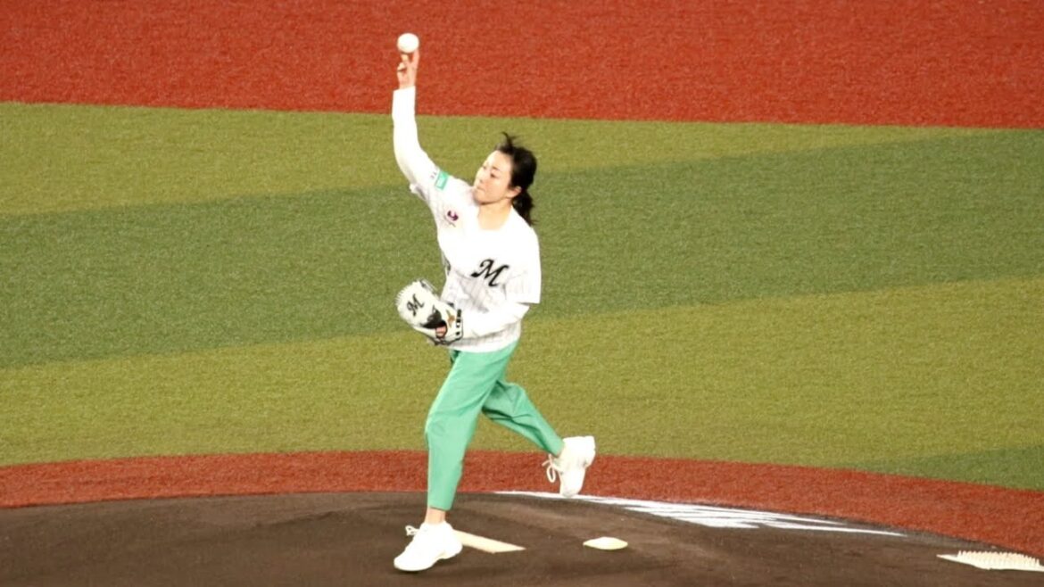 菅野美穂さん始球式（2024年ホーム開幕戦セレモニー）