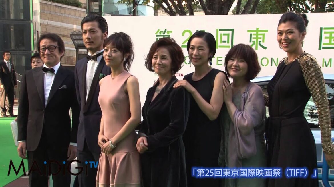 井上真央ら登場!　「綱引いちゃった!」　第25回東京国際映画祭（TIFF）