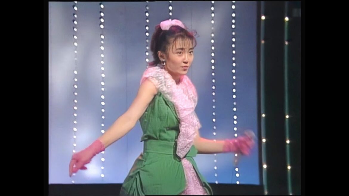 生稲晃子　麦わらでダンス