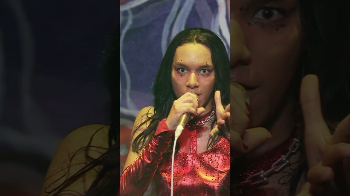 “単独公演「バイオレンス」”より『油』のLive映像(サビver.)を公開。#女王蜂 #QUEENBEE #油 #女王蜂15周年 #QUEENBEE_15TH