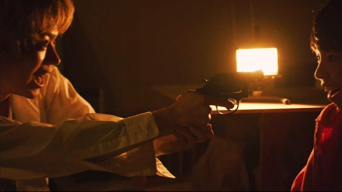 菅田将暉、拳銃をYOSHIに向けて… 映画「タロウのバカ」特報解禁 菅田将暉、拳銃をYOSHIに向けて… 映画「タロウのバカ」特報解禁