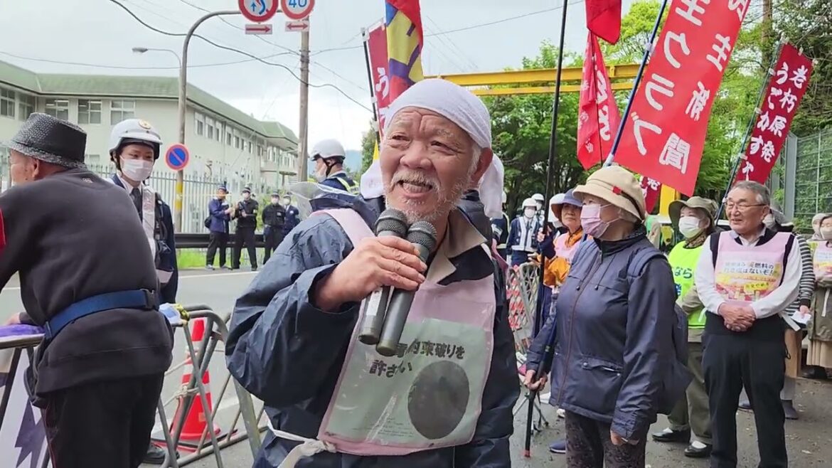 高浜原発前で、釜ヶ崎の三浦さんのお話し、原発労働者の実態について