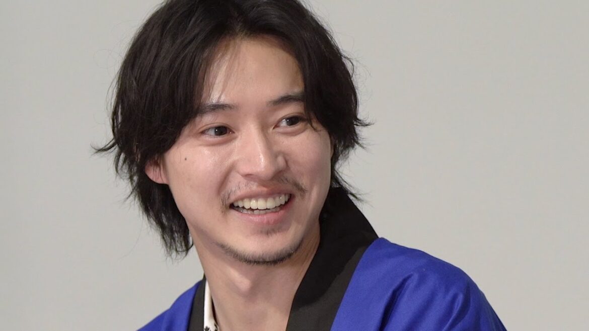 山崎賢人、平泉成が「国民に愛される二枚目」と称賛／「サントリー生ビール」CM＋インタビュー＋メイキング
