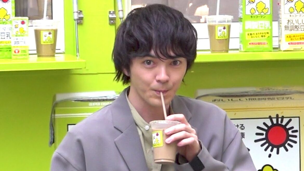 林遣都「飲み物を配りたい」炎天下で報道陣への優しさを見せる「キッコーマン⾖乳 ソイラテSTAND2024」オープニングセレモニー