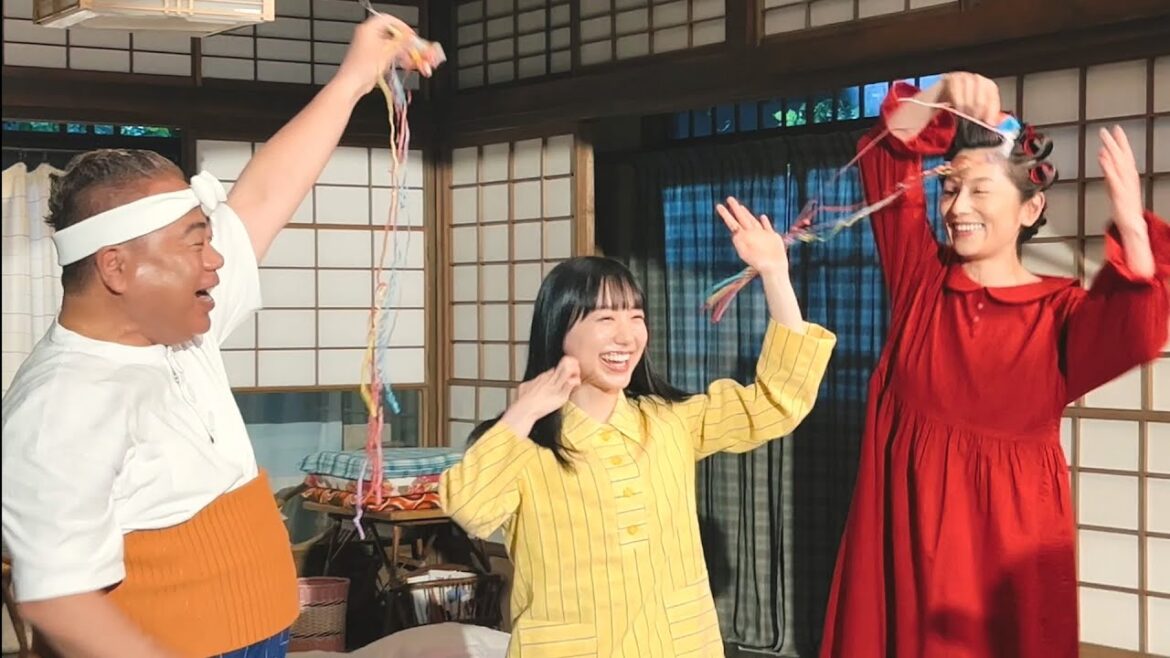 芦田愛菜、20歳のサプライズ誕生祝いに大喜び！無邪気にはしゃぐ姿が可愛いすぎる 「ワイモバイル」バカボンファミリーシリーズ
