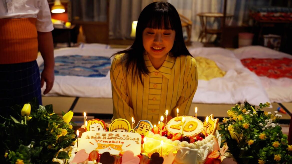 芦田愛菜、20歳の誕生日を出川哲朗＆小池栄子がお祝い！Y!mobile 「大作戦」篇 TVCM＆メイキング