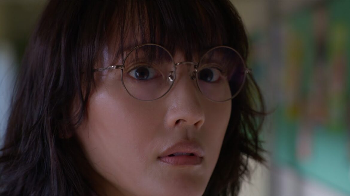 綾瀬はるか、メガネ＆つなぎ姿で夜の街を走り抜ける　映画「ルート29」特報映像が公開