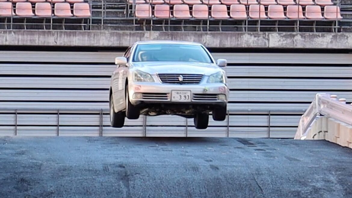 【クラウンが大ジャンプ!?】ラリージャパンの豊田スタジアムSSSコースを爆走!!クラウンvsGR YARIS, HIACEvsHIACE!!/WRC,TGRラリーチャレンジ,豊田スタジアム