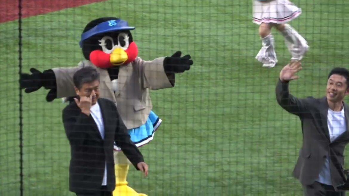 三浦友和さん“なかやまきんに君”さんが始球式に登場！