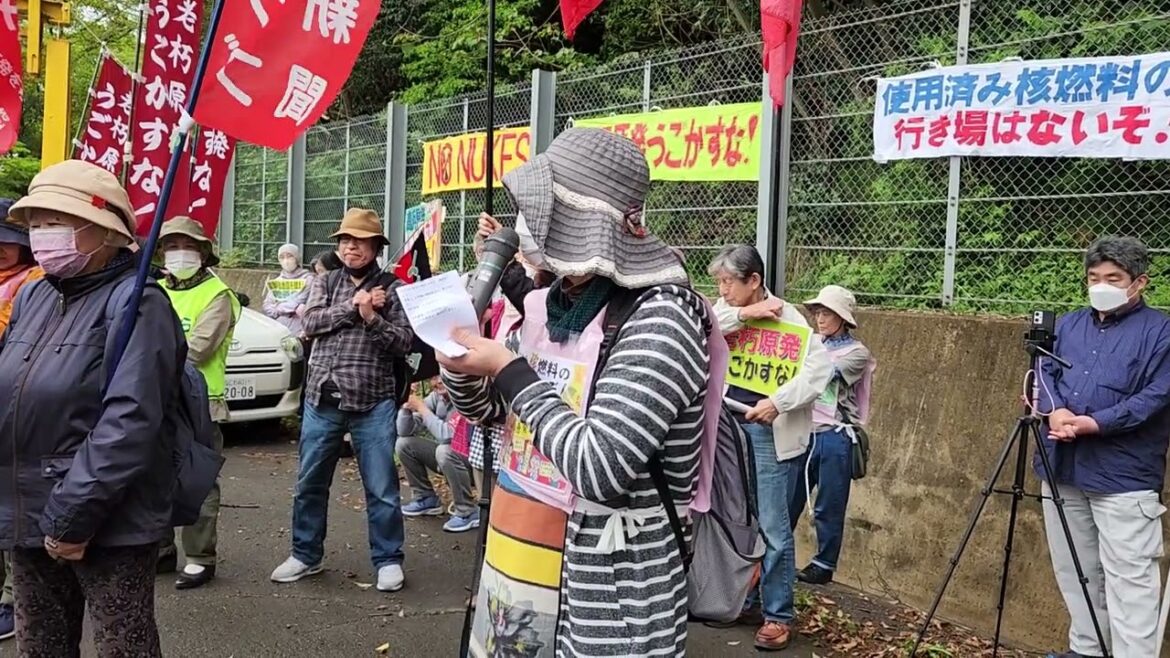 福島原発事故から、滋賀に避難している方　高浜原発前でアピール～～☺️