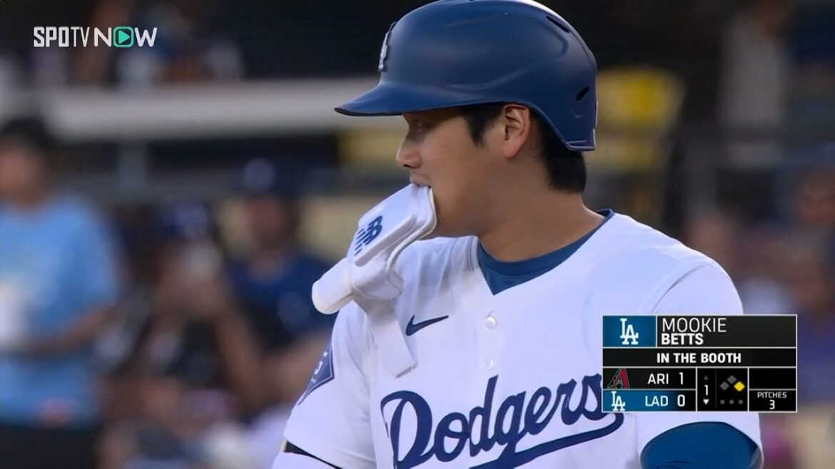 【ドジャース・大谷翔平 第1打席はセンター前ヒット！】今日は放送席に座っているベッツにも見守られながら先頭打者ヒット！