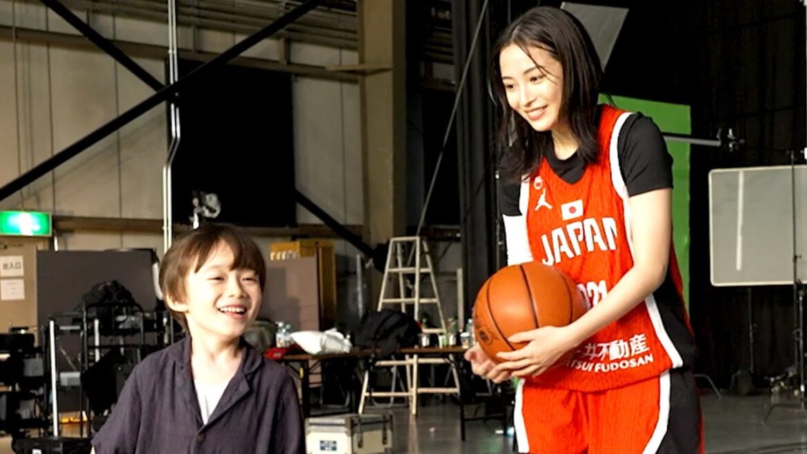 広瀬すず、後輩の男の子とラブラブに!あまりの愛らしさに「ずきゅん」三井不動産CM『オリパラ』篇・メイキング&インタビュー 広瀬すず、後輩の男の子とラブラブに!あまりの愛らしさに「ずきゅん」三井不動産CM『オリパラ』篇・メイキング&インタビュー