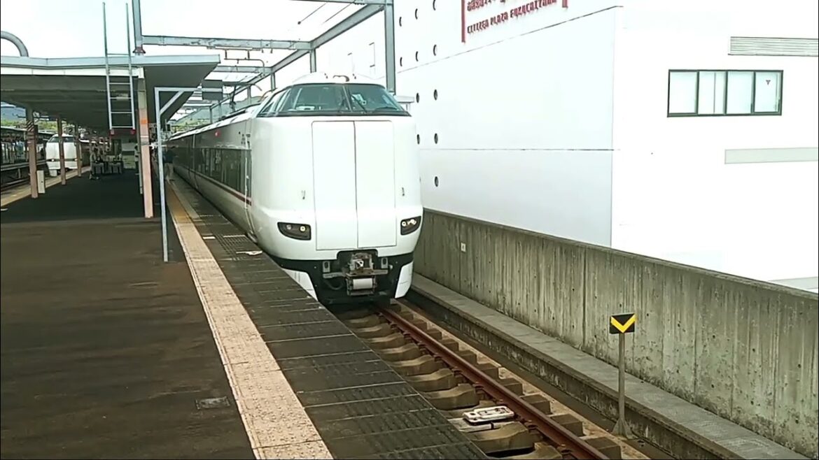 (夏季増結.基本編成の1〜4号車に兵庫パビリオン&城崎温泉ラッピング連結)JR山陰本線・福知山を出発する287系7両.特急きのさき10号京都行