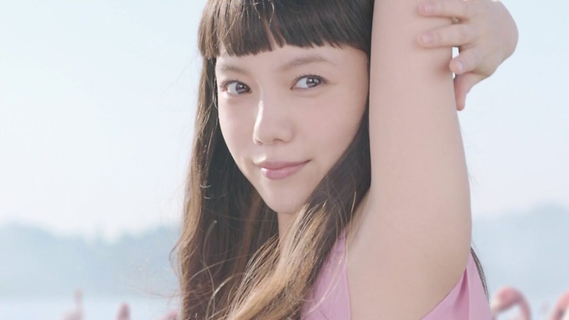 宮崎あおい　ロート製薬 SUGAO「ふわっとUVスフレファンデ」篇TVCM