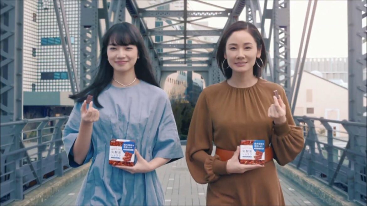 ♪腸にちょこちょこ乳酸菌♪ 小松菜奈、吉田羊が軽快に！！"In a♪ gut, restlessly, lactobacillus" "Komatsu Nana" "Yoshida Yho" !!