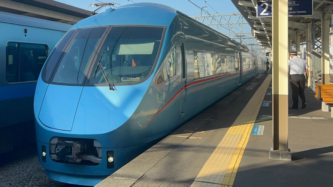 【小田急線】ロマンスカーMSE伊勢原駅通過シーン