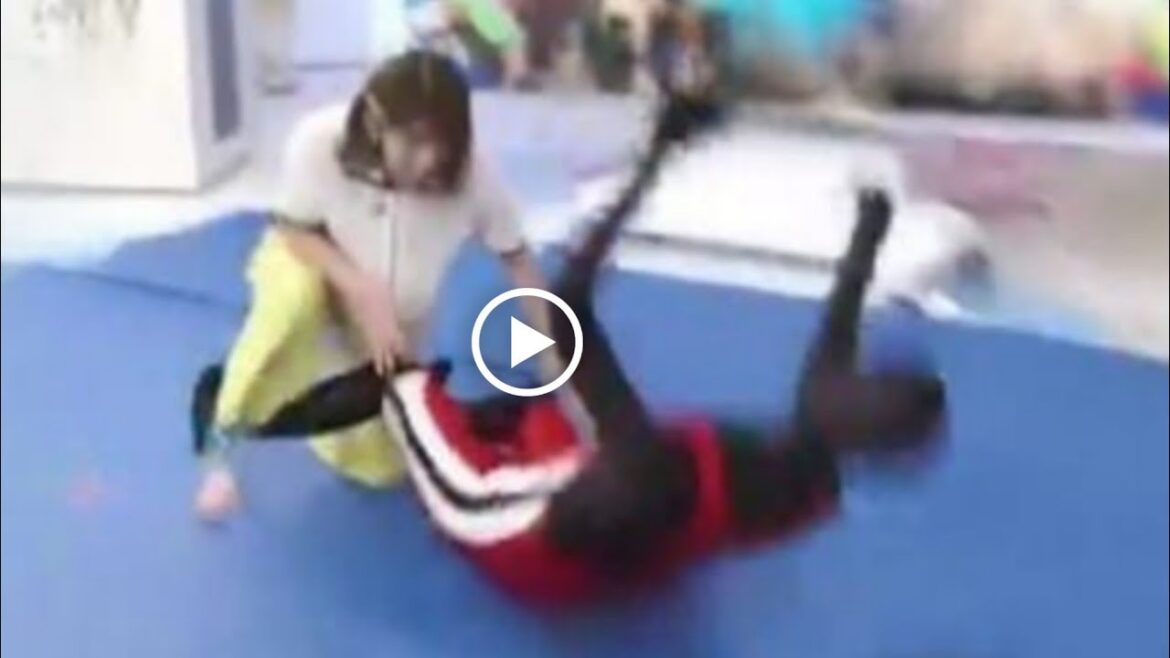 吉田沙保里さん、タックルでマネキンを破壊 日本レスリングの強さを解説中に勢い余って? 「まだ現役」スタジオ拍手 // 吉田沙保里さん、タックルでマネキン2024 年 8 月 12 日 吉田沙保里さん、タックルでマネキンを破壊 日本レスリングの強さを解説中に勢い余って? 「まだ現役」スタジオ拍手 // 吉田沙保里さん、タックルでマネキン2024 年 8 月 12 日