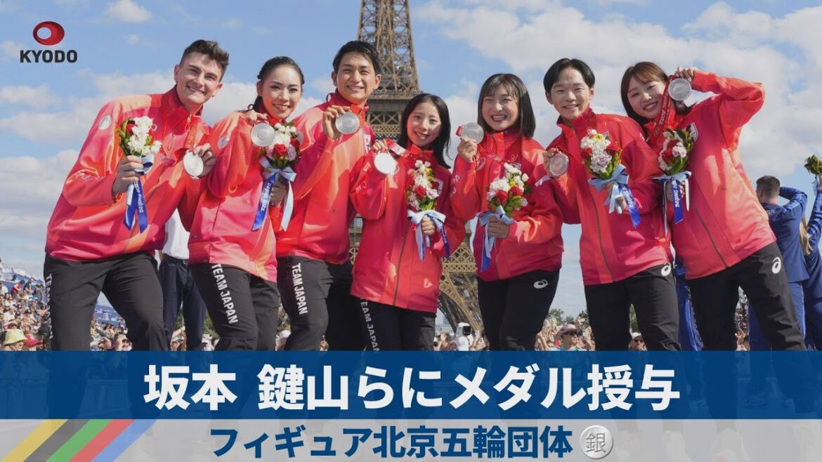 坂本 鍵山らにメダル授与 フィギュア北京五輪団体