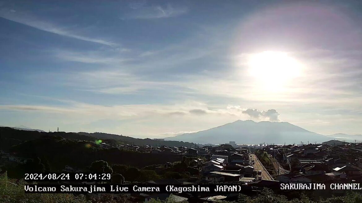 【LIVE】桜島 ライブカメラ（噴火・雲海・朝焼け） live camera  volcano-Sakurajima(Aira) ,Kagoshima,Japan