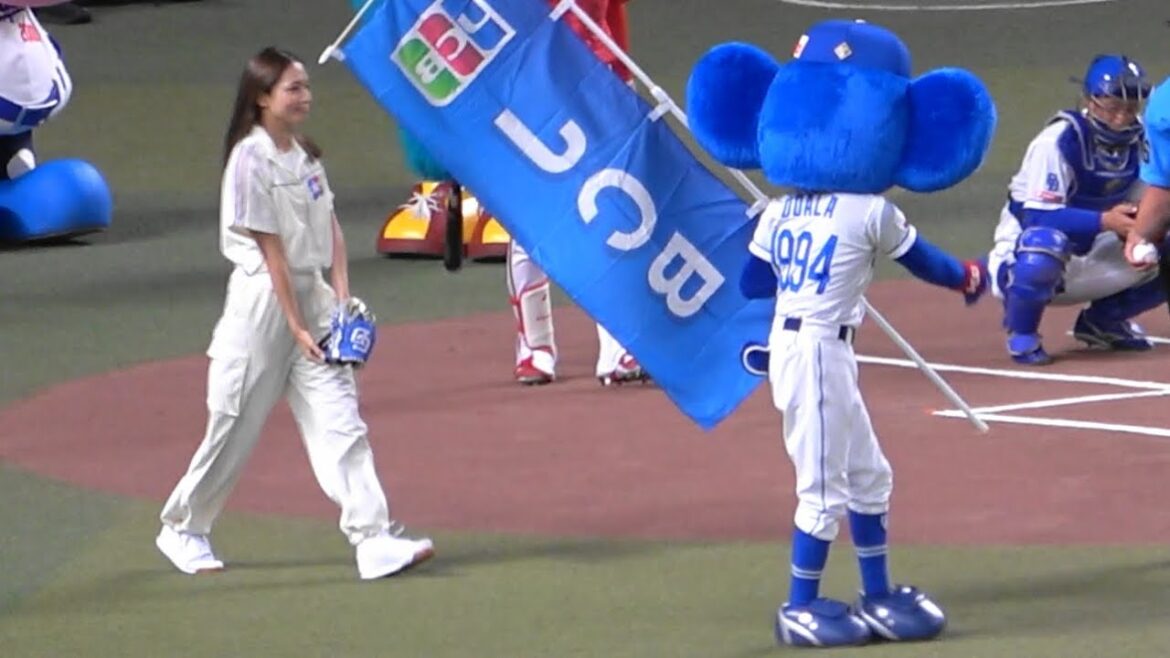 2024.08.28 全部雪のせいにしとけ！球場騒然！川口春奈さん始球式